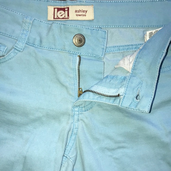 💙Baby Blue Capris💙 - Picture 3 of 3